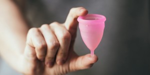 Beitragsbild des Blogbeitrags Passende Menstruationstasse: Muttermund messen