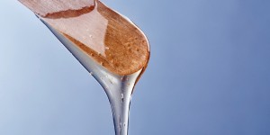 Beitragsbild des Blogbeitrags Zuckerpaste selber machen: Haarentfernung zu Hause