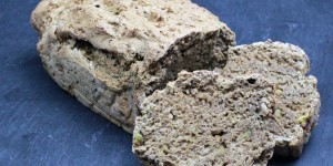 Beitragsbild des Blogbeitrags Avocado Brot mit Rosmarin (vegan)