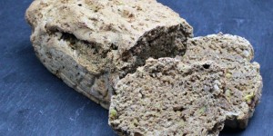 Beitragsbild des Blogbeitrags Avocado Brot mit Rosmarin (vegan) 