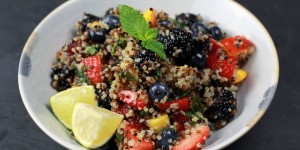 Beitragsbild des Blogbeitrags Quinoa Fruchtsalat (HCLF & vegan) 