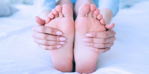 Beitragsbild des Blogbeitrags Fußpeeling selber machen aus 4 Zutaten