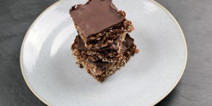 Beitragsbild des Blogbeitrags Peanut Butter Chocolate Bars (vegan) 