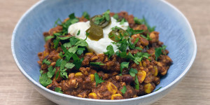 Beitragsbild des Blogbeitrags Chili sin Carne mit Tempeh (vegan)