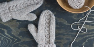 Beitragsbild des Blogbeitrags Fäustlinge mit Zopfmuster