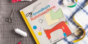 Beitragsbild des Blogbeitrags Rezension: Grundkurs Nähmaschine von Kate Haxell 