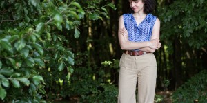 Beitragsbild des Blogbeitrags Selbstgenähte hochtaillierte Stoffhose