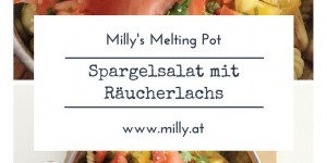 Beitragsbild des Blogbeitrags Lauwarmer Salat vom grünen Spargel mit bunten Tomaten, Gartenkräutern und Räucherlachs