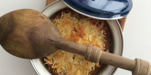 Beitragsbild des Blogbeitrags Herzhafte überbackene Zwiebelsuppe