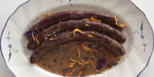 Beitragsbild des Blogbeitrags Saftige „Wainzosiss“ mit einer Senf-Estragon Sauce 