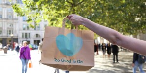 Beitragsbild des Blogbeitrags Fertiges Essen wegschmeißen? Nicht mit dieser App! | Interview & Lebensmittel retten mit „too good to go“ 