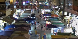 Beitragsbild des Blogbeitrags Hongkongs Märkte – shoppen & fotografieren im Stadtteil Mongkok