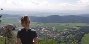 Beitragsbild des Blogbeitrags Naturpark Hohe Wand – Ein wunderschöner Ausflug mit Oma & Opa 