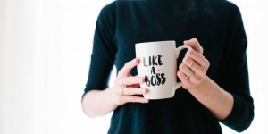 Beitragsbild des Blogbeitrags #Girlboss Sophia Amorusos Tipps & Tricks für Social Media Relations