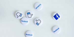 Beitragsbild des Blogbeitrags Kleiner Knigge für Facebook-Gruppen für Kommunikatoren 
