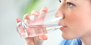 Beitragsbild des Blogbeitrags Hilft Wasser beim Abnehmen?