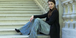 Beitragsbild des Blogbeitrags Glitzer Silvester Outfit mit langer Hose
