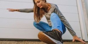 Beitragsbild des Blogbeitrags 3 Schuhe zum Reisen, die du wirklich brauchst – und nicht mehr.