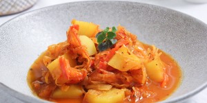 Beitragsbild des Blogbeitrags Rezeptereise: Vegetarisches Szegediner Gulasch aus Ungarn 