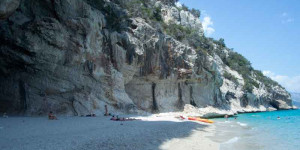 Beitragsbild des Blogbeitrags Sardinien entdecken: Die schönsten Strände, Sehenswürdigkeiten & weitere Infos