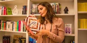 Beitragsbild des Blogbeitrags Berühre mich. Nicht. – Laura Kneidl