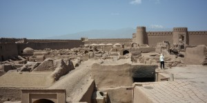 Beitragsbild des Blogbeitrags Lehmzitadellen in Rayen & Prinzengarten – Iran – Tag 9