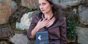Beitragsbild des Blogbeitrags Schwarzes Kleid mit Perlen – Helen Weinzweig