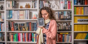 Beitragsbild des Blogbeitrags Der Duft von lila Lilien – Stephanie Weis