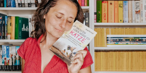 Beitragsbild des Blogbeitrags Im nächsten Leben werde ich Katze – Angelika Kail 