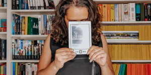 Beitragsbild des Blogbeitrags Tropische Gefahr – B.M. Allsopp