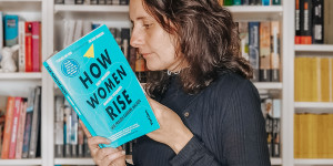 Beitragsbild des Blogbeitrags How women rise: Wie Frauen Karriere machen – Sally Helgesen, Marshall Goldsmith 