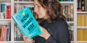 Beitragsbild des Blogbeitrags How women rise: Wie Frauen Karriere machen – Sally Helgesen, Marshall Goldsmith