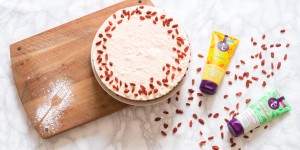Beitragsbild des Blogbeitrags Papaya Goji Berry Cake Recipe with t:by tetesept 