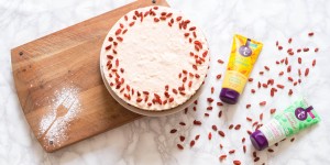 Beitragsbild des Blogbeitrags Papaya Goji Berry Cake Recipe with t:by tetesept