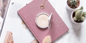 Beitragsbild des Blogbeitrags Get the Glow: My favourite Highlighters for all Budgets! 