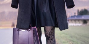 Beitragsbild des Blogbeitrags All Black Outfit: Pleather Skirt, Fishnet Tights and Knit