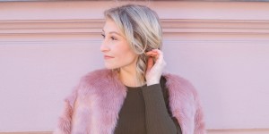 Beitragsbild des Blogbeitrags Festive Outfit: Embroidered Midi Skirt, Faux Fur and Stilettos