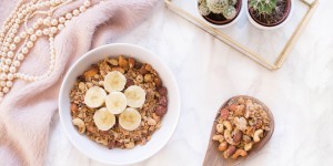 Beitragsbild des Blogbeitrags Recipe: Vegan Nut Granola with Coconut and Oats (Quick & Simple!)