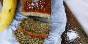 Beitragsbild des Blogbeitrags Supersaftiger Bananen-Kokos Kuchen (zuckerfrei)
