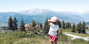 Beitragsbild des Blogbeitrags Sommer in den Bergen: familienfreundliche Ausflugstipps 