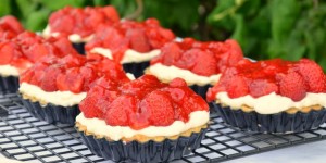 Beitragsbild des Blogbeitrags Erdbeer Tartelettes mit sahniger Creme 