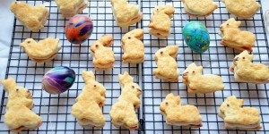 Beitragsbild des Blogbeitrags Osterkekse mit Vanillecreme – Hasen, Küken und Enten 