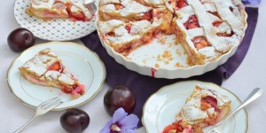 Beitragsbild des Blogbeitrags Pflaumentarte mit Topfen – ein feiner Spätsommerkuchen