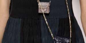 Beitragsbild des Blogbeitrags HOT STUFF – was eine Kette und eine Tasche jetzt gemeinsam haben!