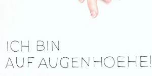 Beitragsbild des Blogbeitrags AUF AUGENHÖHE – Mode für kleinwüchsige Menschen
