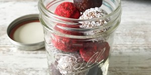 Beitragsbild des Blogbeitrags 4 Ingredient Bliss Balls