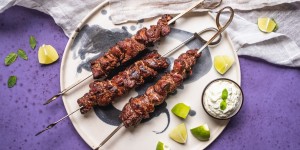 Beitragsbild des Blogbeitrags Lammspieße mit Minzsauce