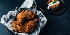 Beitragsbild des Blogbeitrags Knuspriges Fried Chicken mit Buttermilch