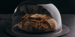 Beitragsbild des Blogbeitrags Sauerteigbrot in der BROVN Brotbackform 