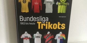 Beitragsbild des Blogbeitrags Buchrezension: Bundesliga Trikots 1963 bis heute von Stefan Appenowitz 